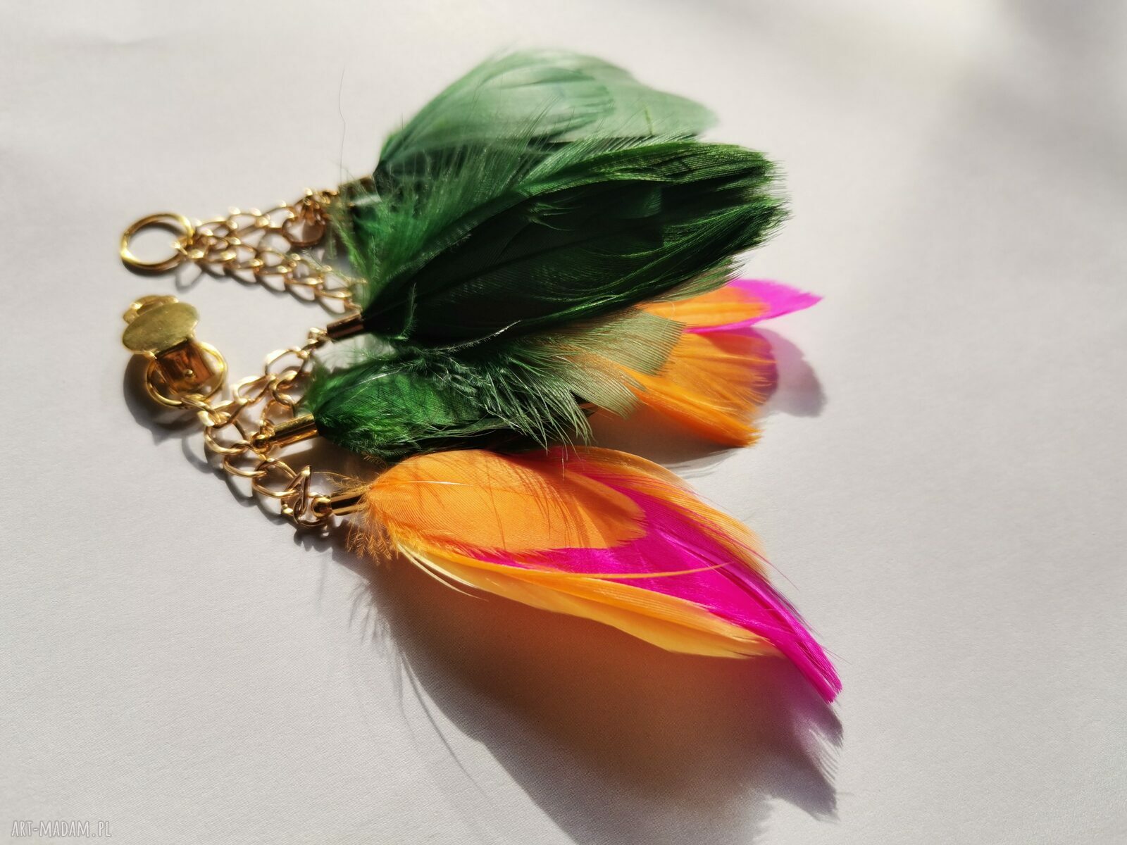 Klipsy boho z długimi piórami Frida folk - lekkie i kolorowe