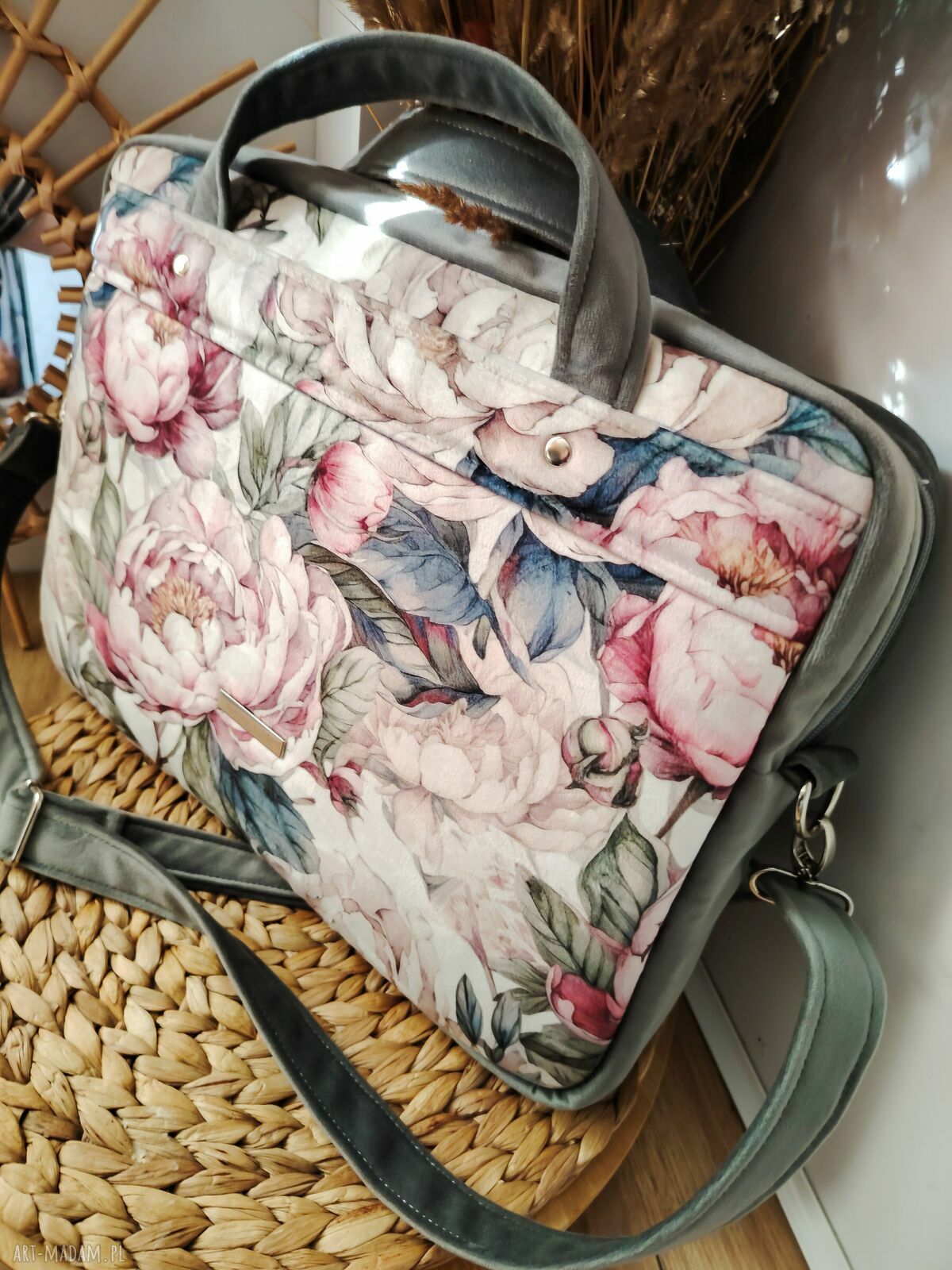 Torba na laptopa A4 - rączki, odpinany pasek i 3 praktyczne kieszenie