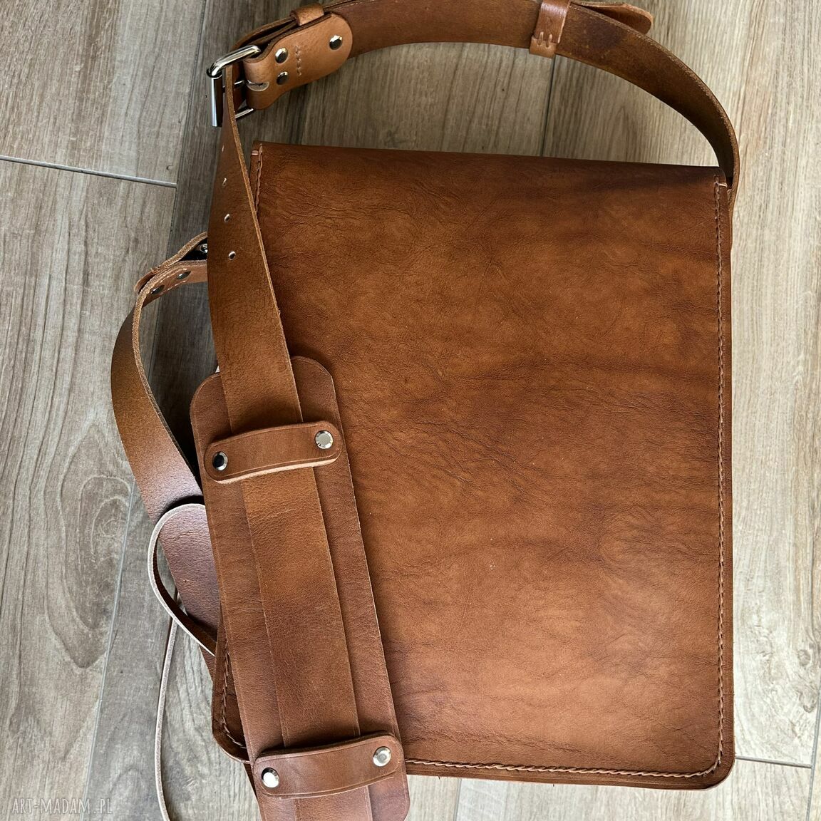 na ramię: Torba brązowa na ramie format A4 ze skóry uszyta. ręcznie robione