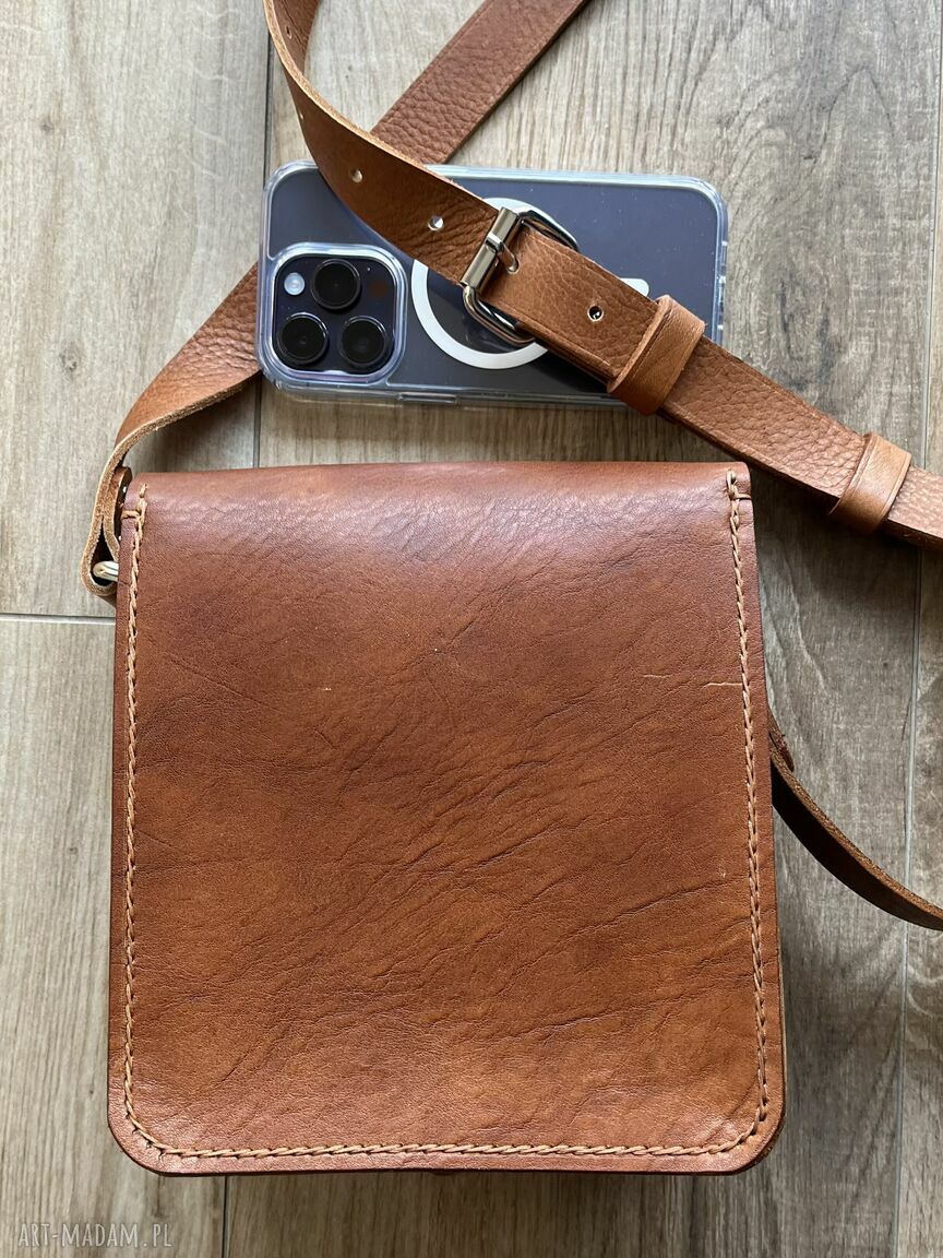 na ramię: Torba brązowa ze skóry na ramię ręcznie uszyta. robione