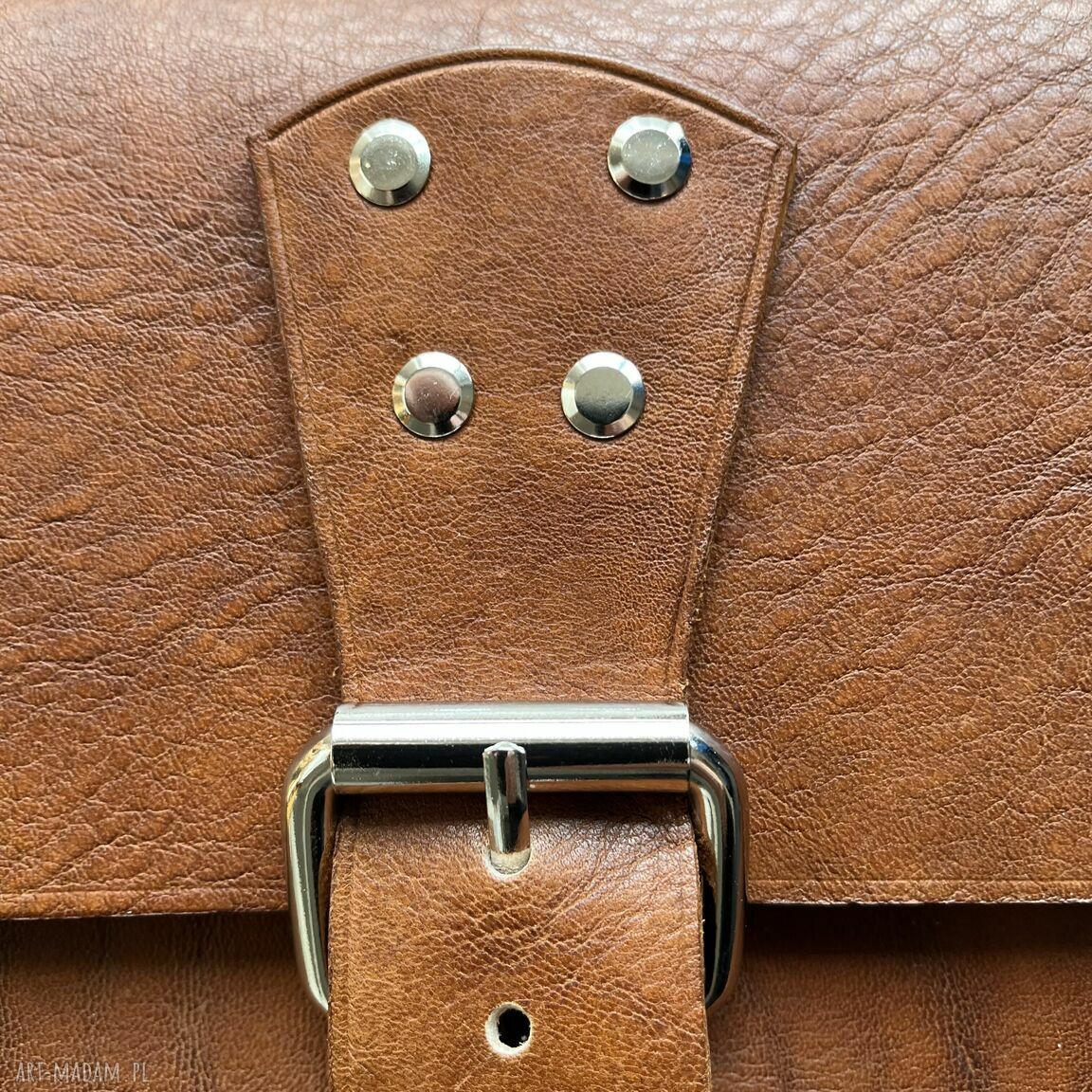na ramię: Torba brązowa ze skóry na ramię ręcznie uszyta. robione