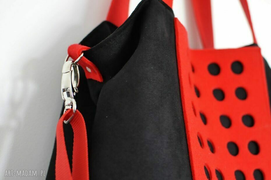 Torba hobo XXL na ramię w kolorach czerń i czerwień - alcantara oraz filc