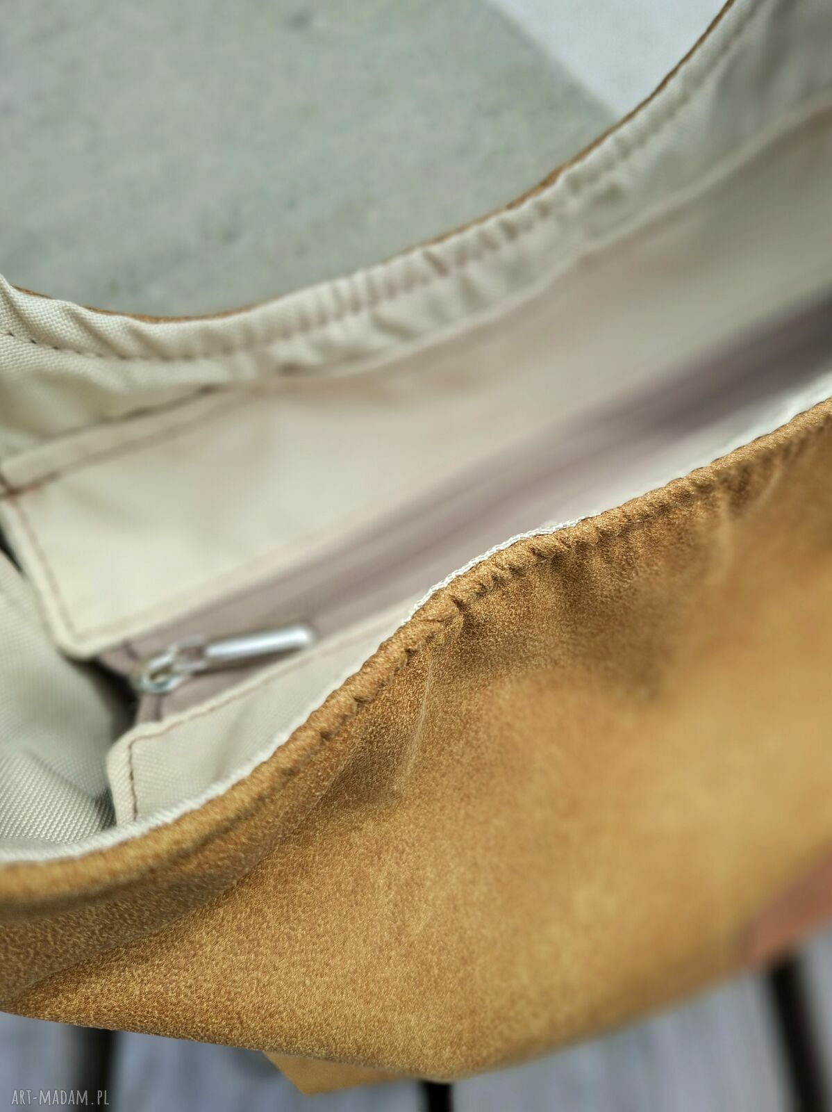 Torba Hobo z nubuku miodowa na ramię - ręcznie robiona i pojemna
