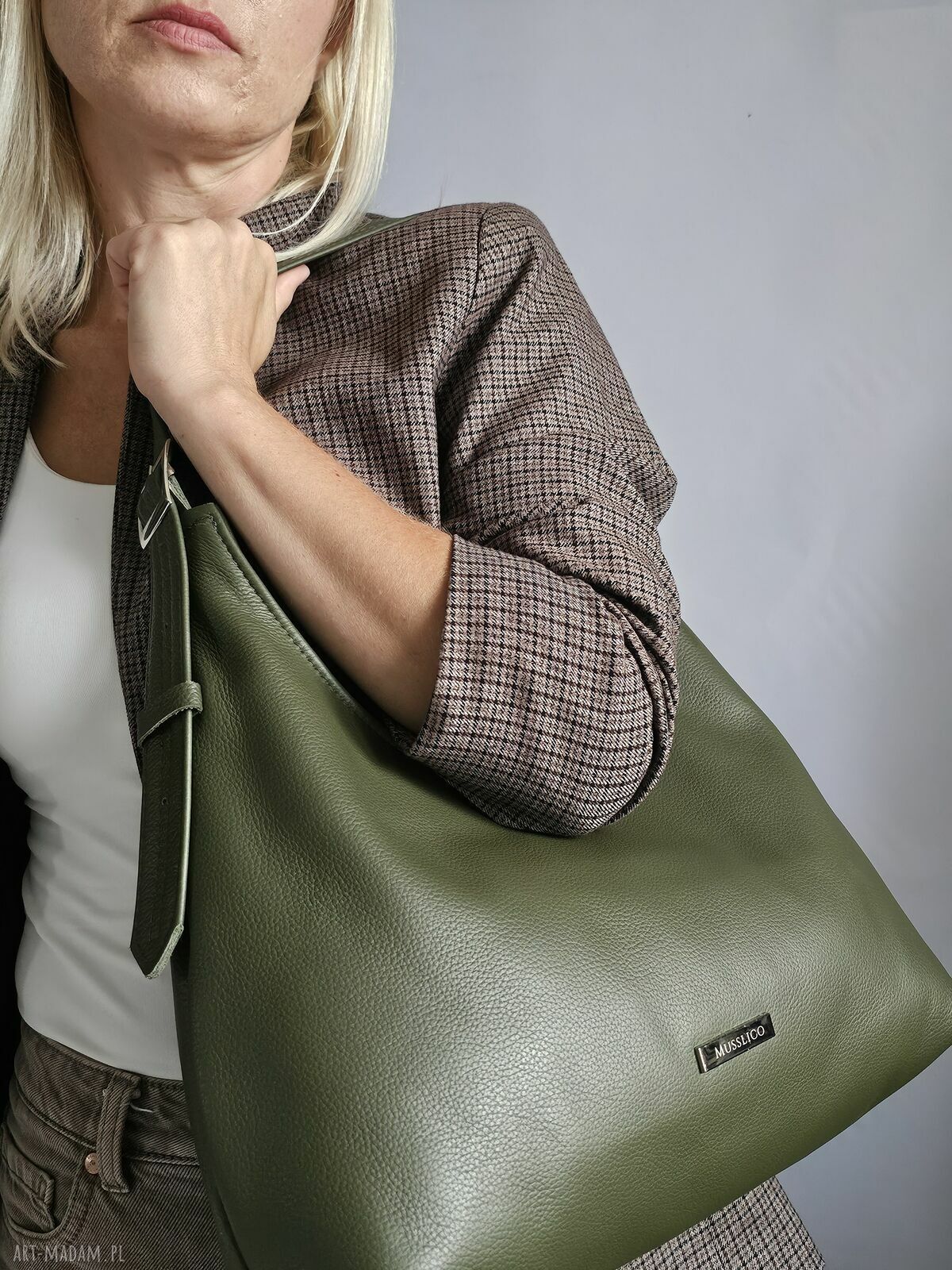 Oliwkowa torba hobo ze skóry naturalnej na ramię