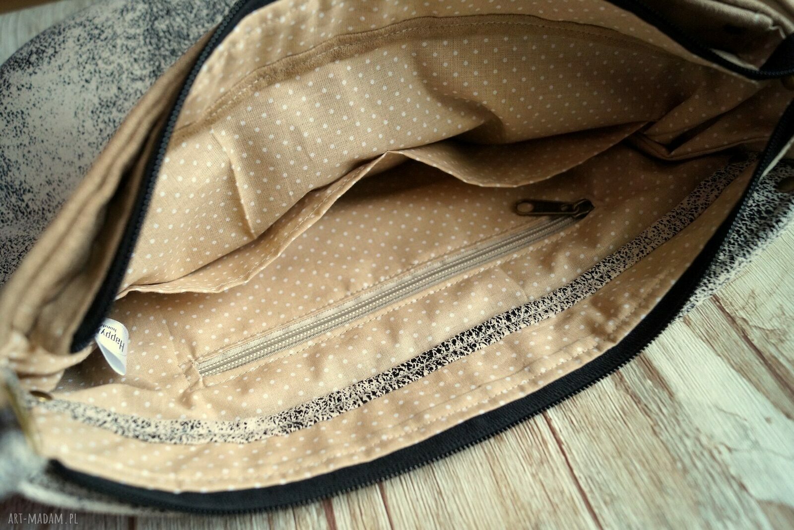 Torba hobo z kieszenią - czarno-beżowa alcantara na ramię