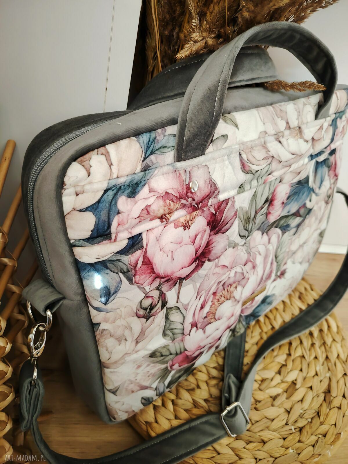 Torba na laptopa A4 - rączki, odpinany pasek i 3 praktyczne kieszenie