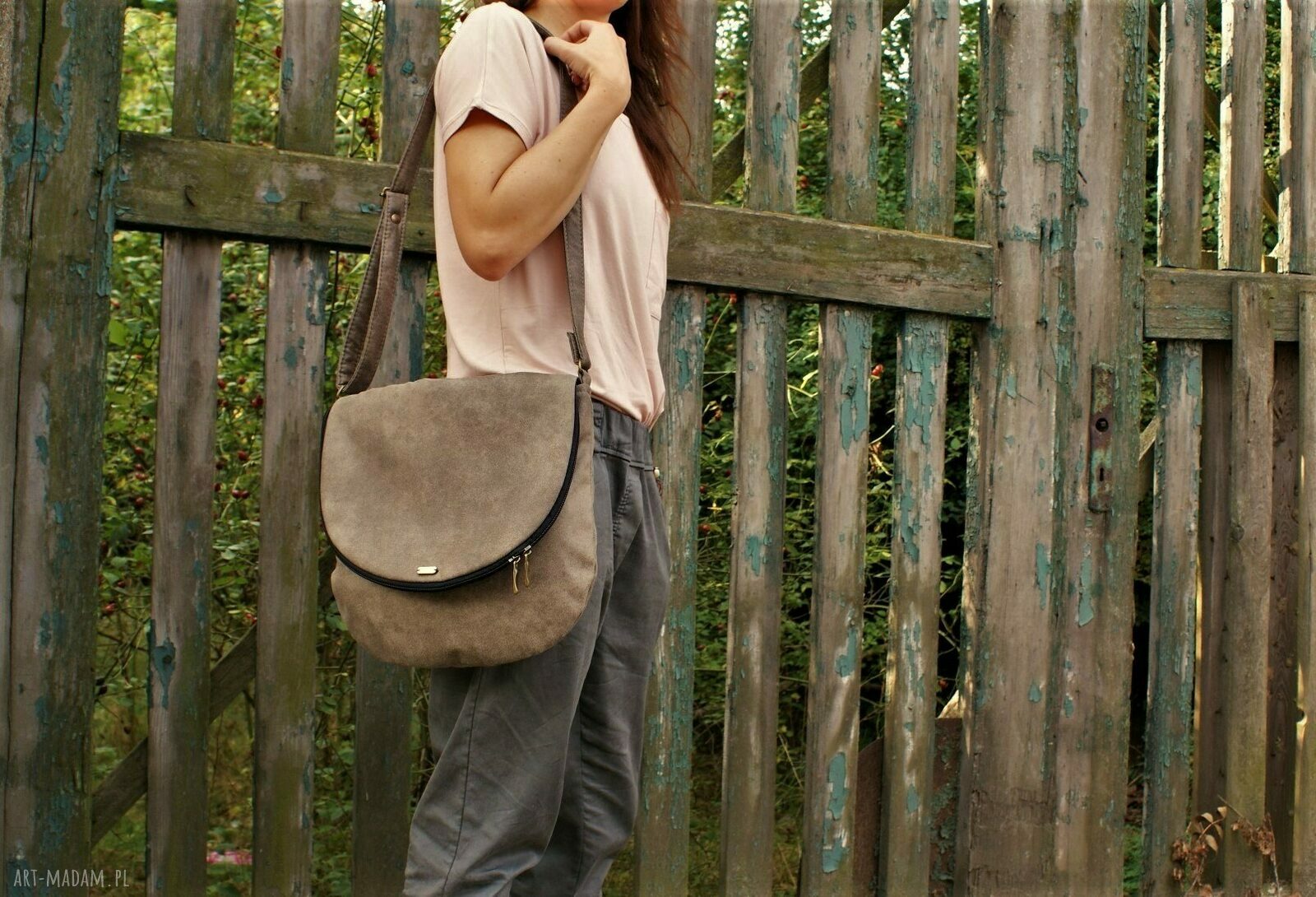 Listonoszka taupe hand made