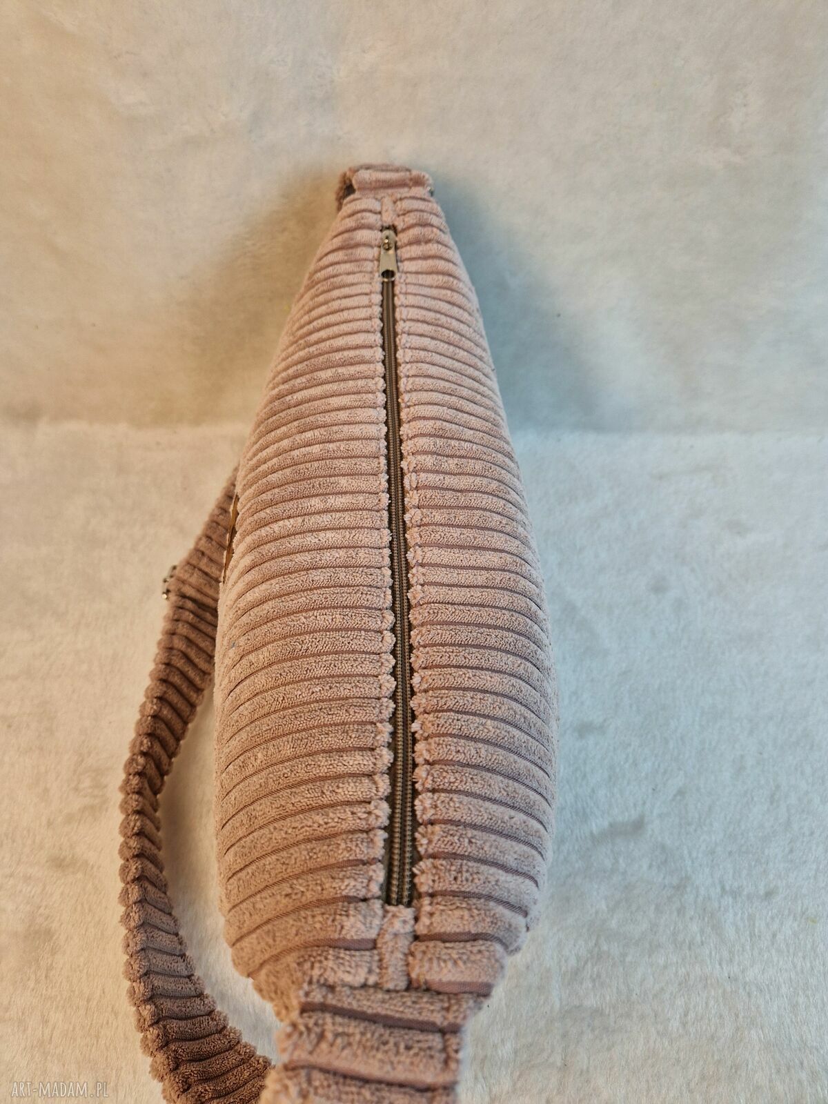 Torba Luna crossbody pudrowy róż - lekka damska nerka z sztruksu