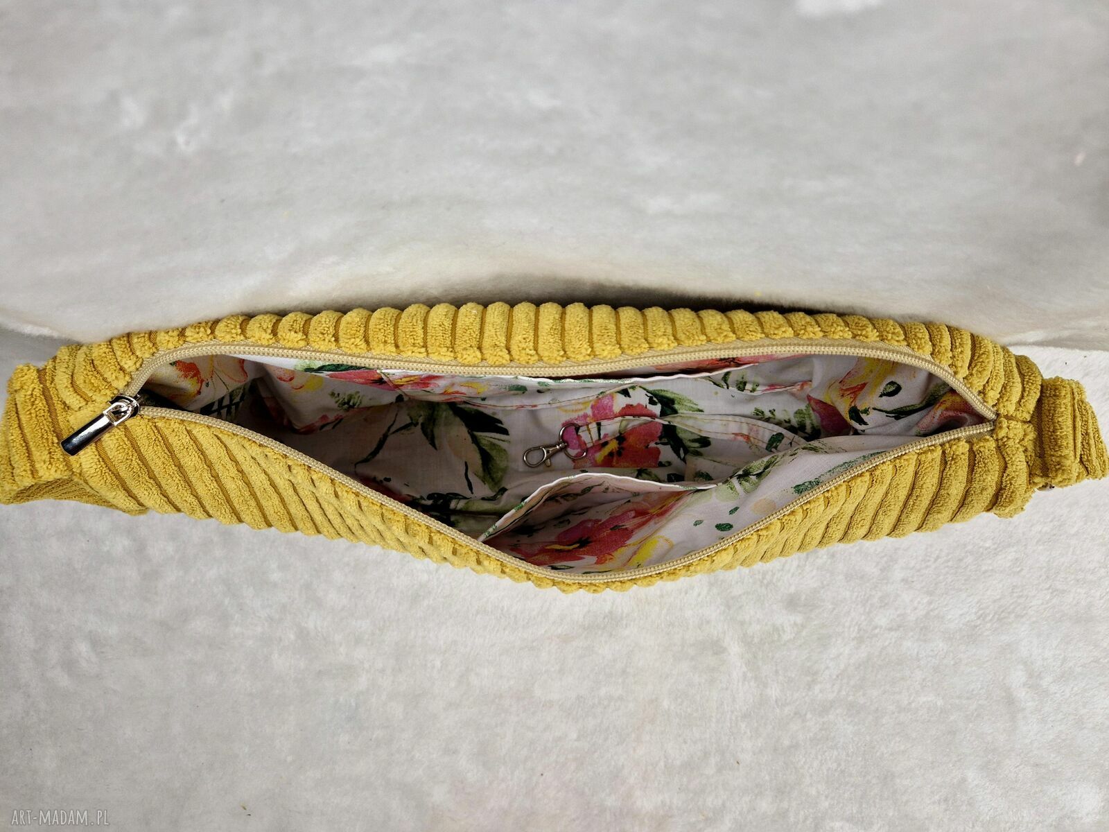 Torba Luna - żółta crossbody ze sztruksu, ręcznie szyta na ramię