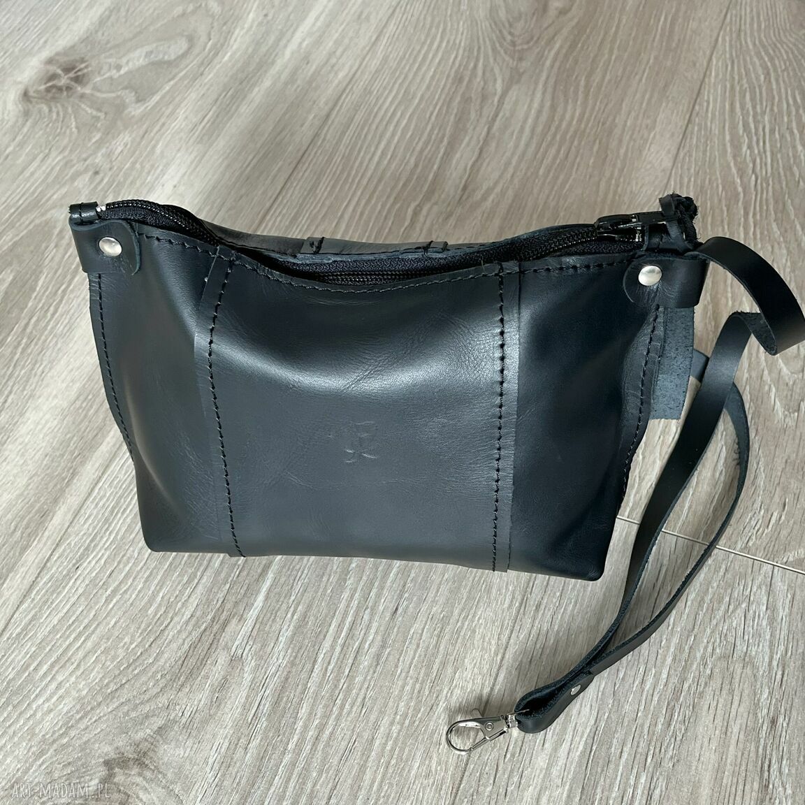 na ramię: Torba na ramię czarna ze skóry. Format A4. Hand Made