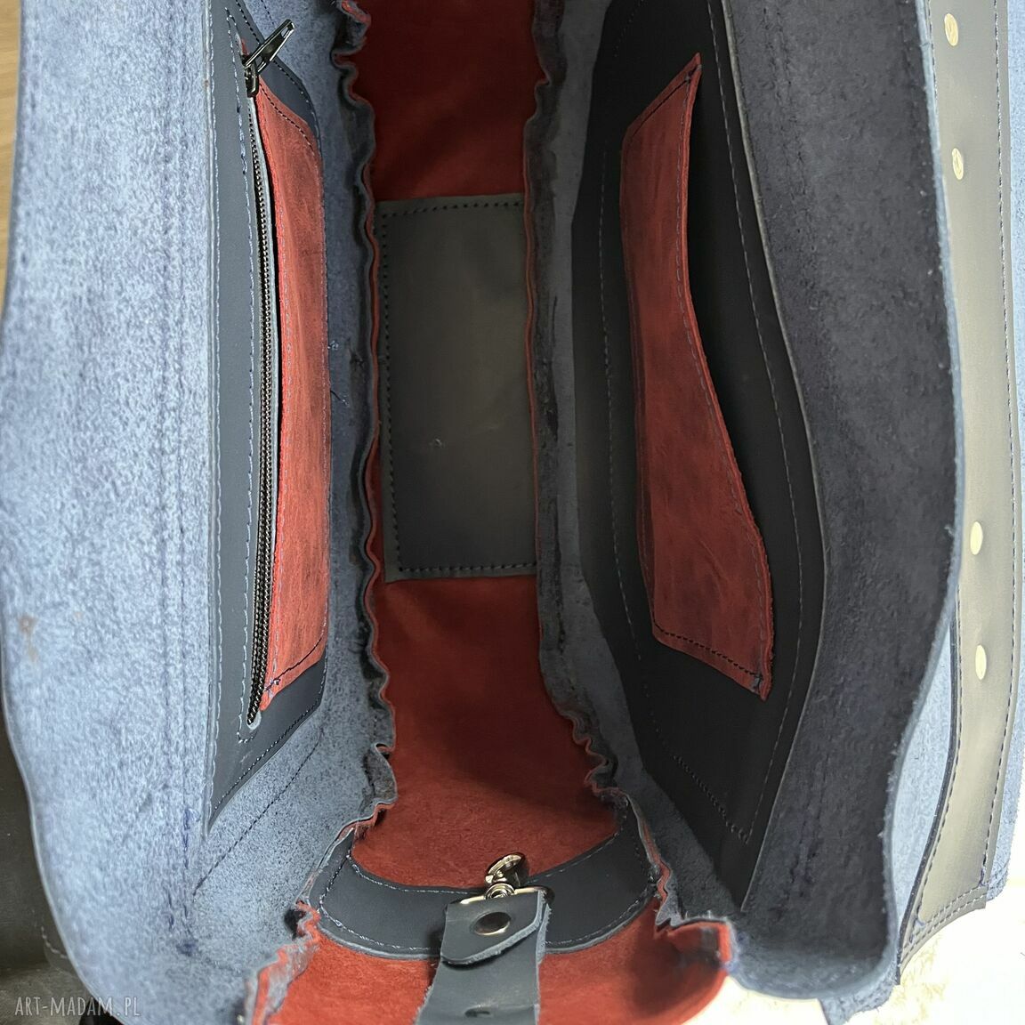 na ramię: Granatowa torba skórzana z dodatkiem czerwieni. HandMade