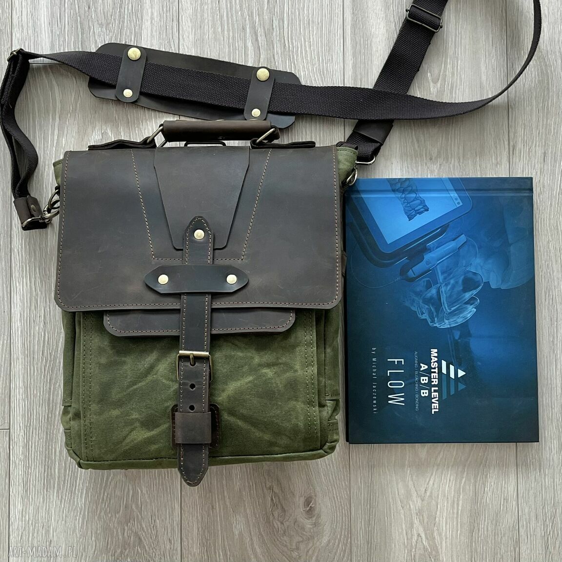 teczki: Torba plecak ze skóry i bawełny woskowanej zielona. Vintage. Ręcznie