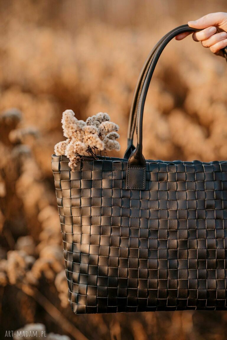Czarna torba plecionka ze skóry na ramię - handmade Crosna