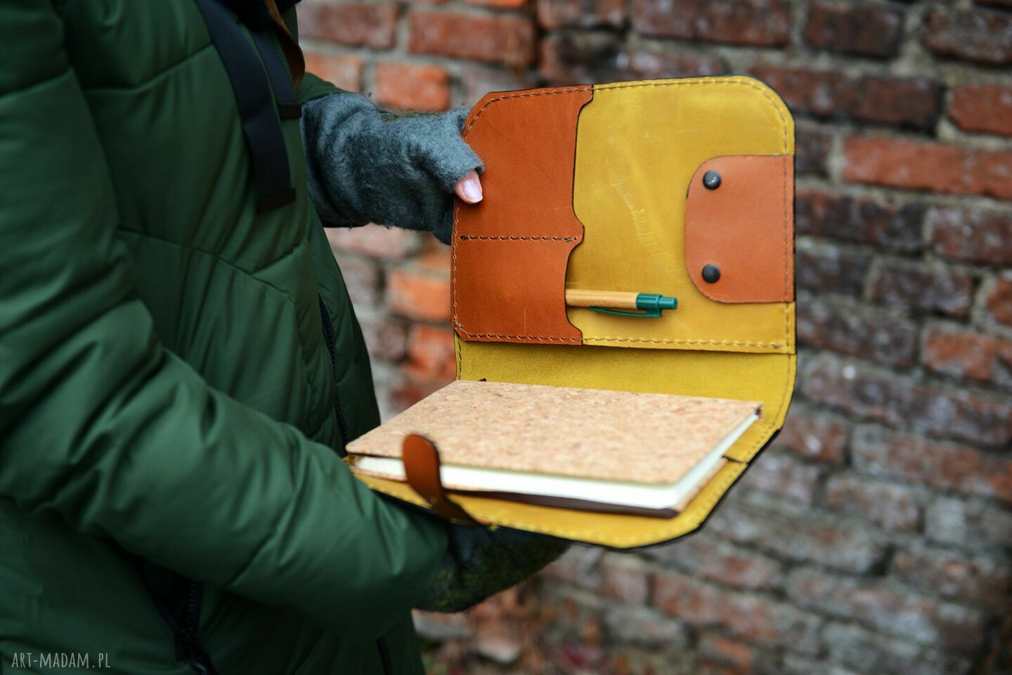 Żółta torba podkowa na ramię ze skórzanym notatnikiem - zestaw handmade