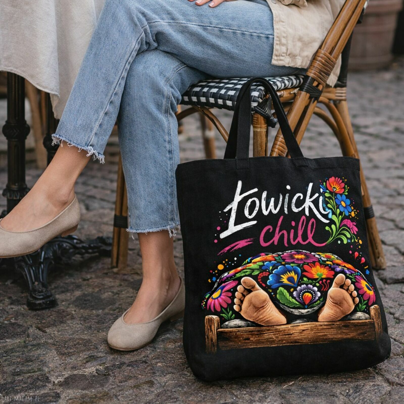 Torba shopper Łowicki Chill 50x50 - czarna wodoodporna z nadrukiem folk