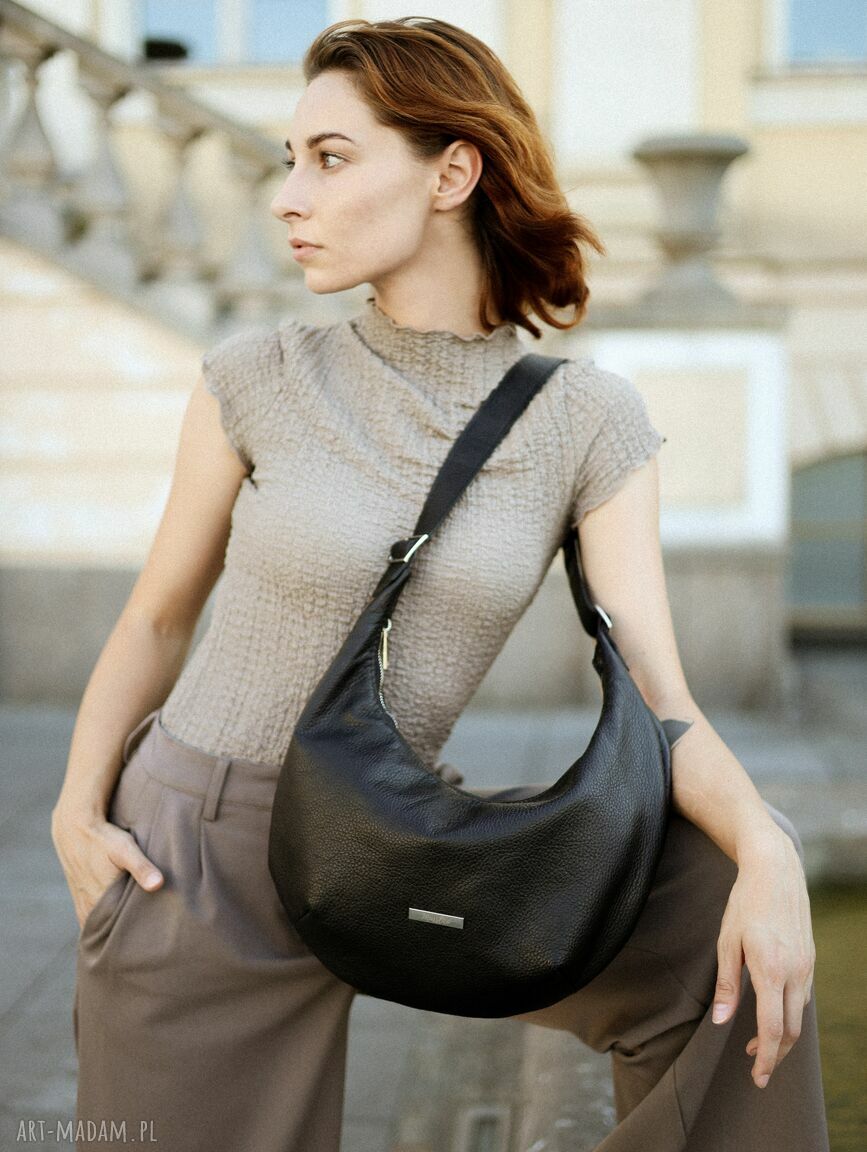 Torba hobo midi z czarnej skóry naturalnej - ręcznie robiona na ramię