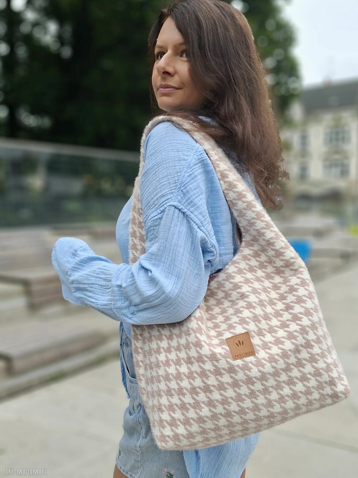 Torba w pepitkę Bonita z grubej tkaniny z meszkiem - różowa na ramię