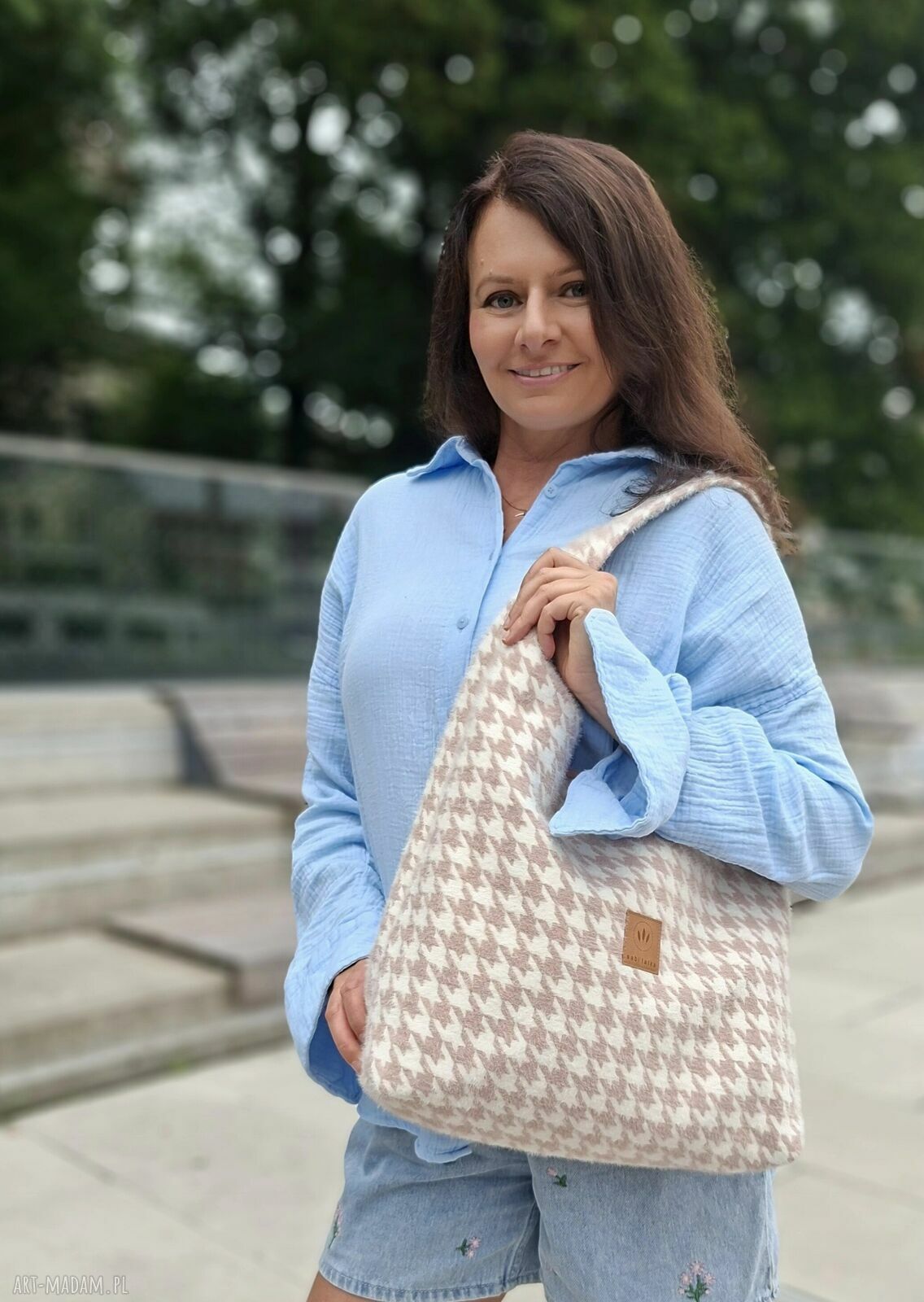 Torba w pepitkę Bonita z grubej tkaniny z meszkiem - różowa na ramię