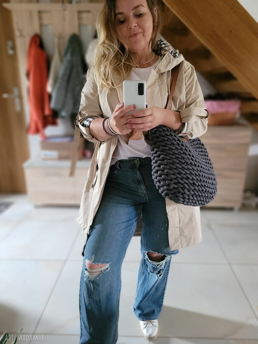 Grafitowa torebka na jesień z grubego sznurka „Boho Wave Bag” - ręcznie pleciona na szydełku, na ramię