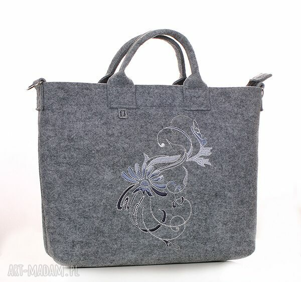 Torba z haftowanym ornamentem