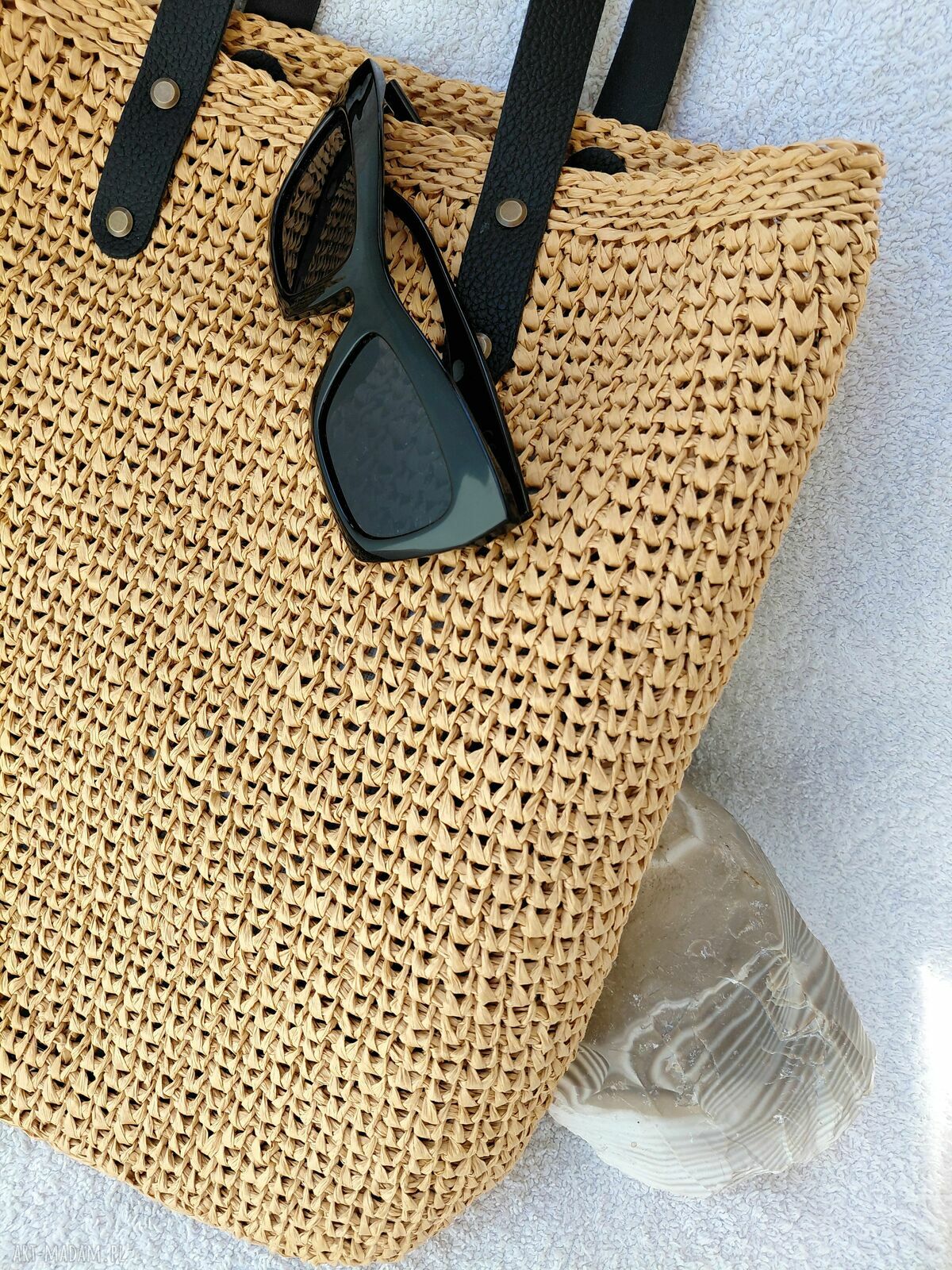 Torba z rafii na ramię ze skórzanymi rączkami - karmelowa