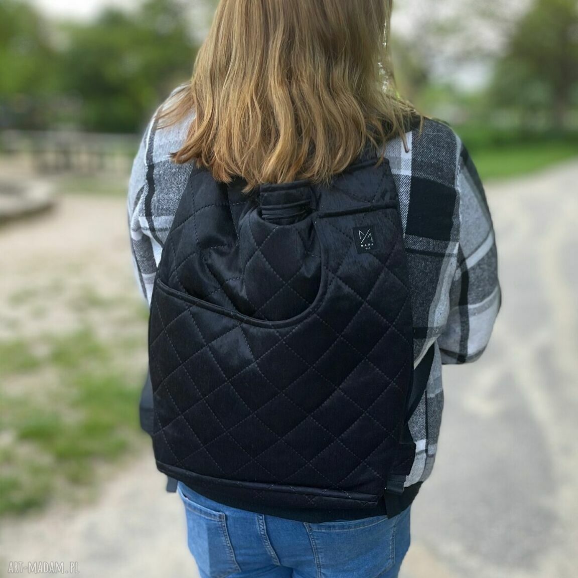 Czarny plecak-torba POKETÓWKA - welurowy handmade z kieszeniami