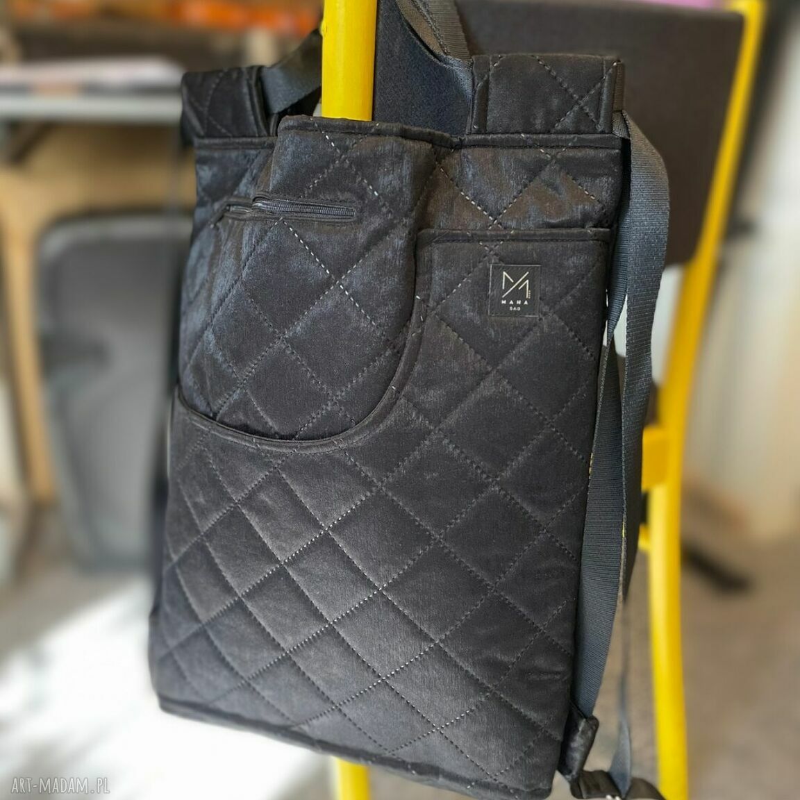 Czarny plecak-torba POKETÓWKA - welurowy handmade z kieszeniami