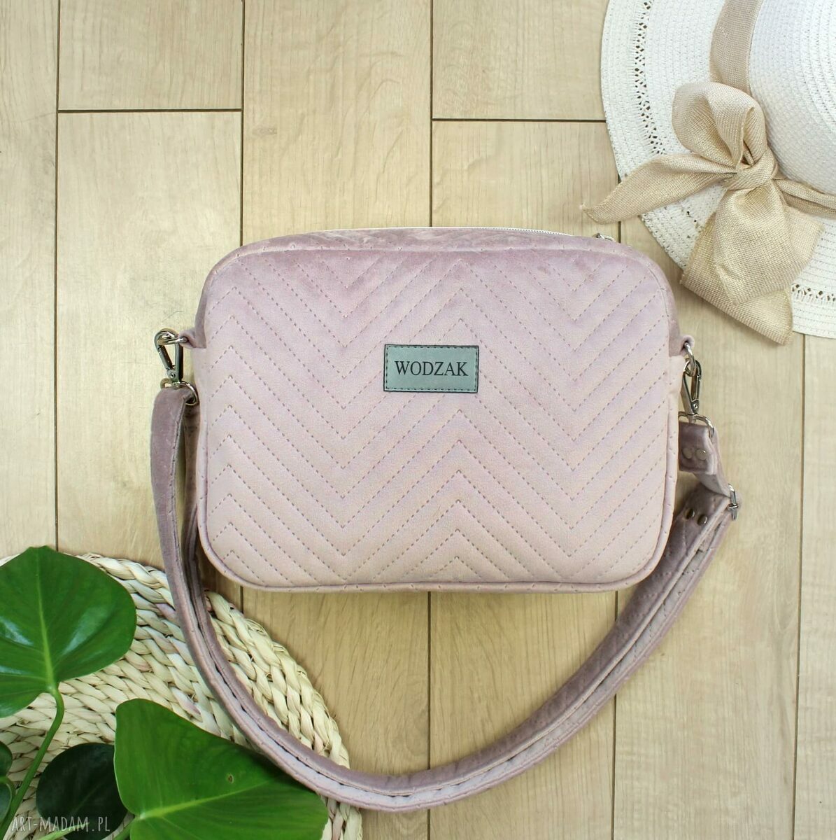 Torebka listonoszka wrzosowego weluru jasna damska pudrowy róż