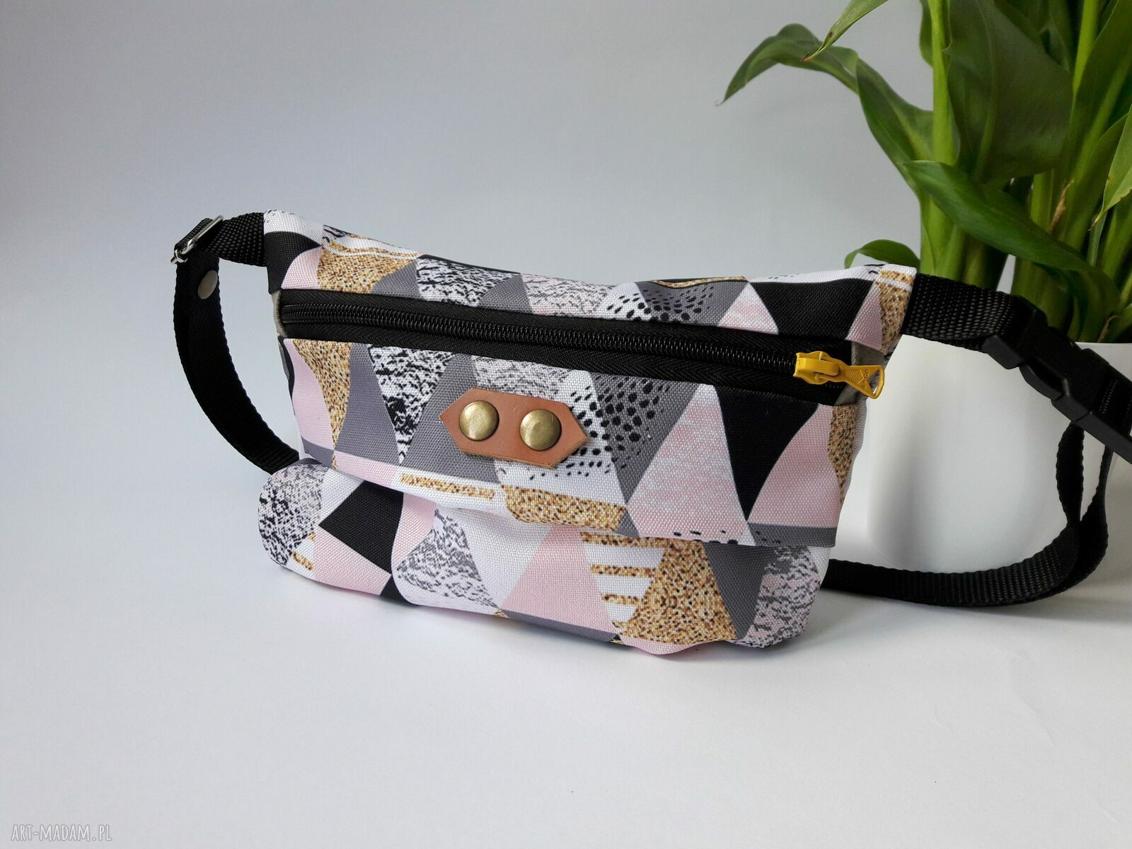 Torebka biodrowa Nerka Trojkaty - wodoodporna saszetka handmade