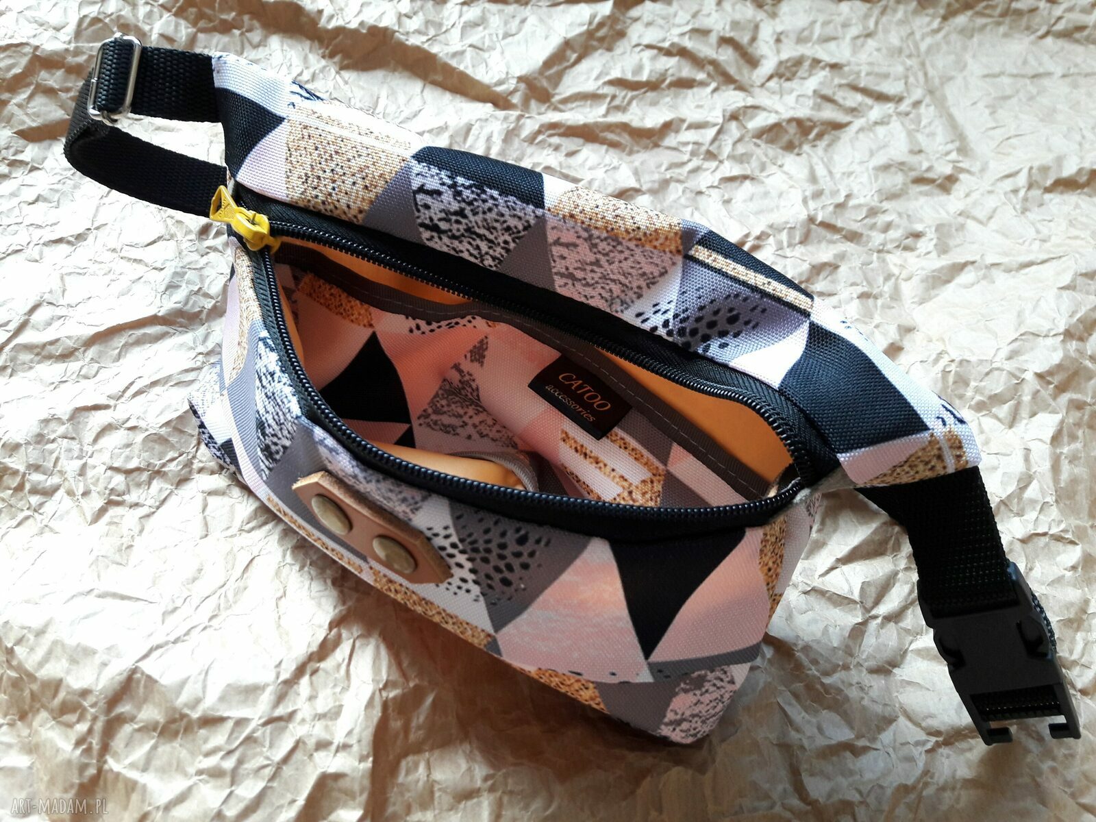 Torebka biodrowa Nerka Trojkaty - wodoodporna saszetka handmade