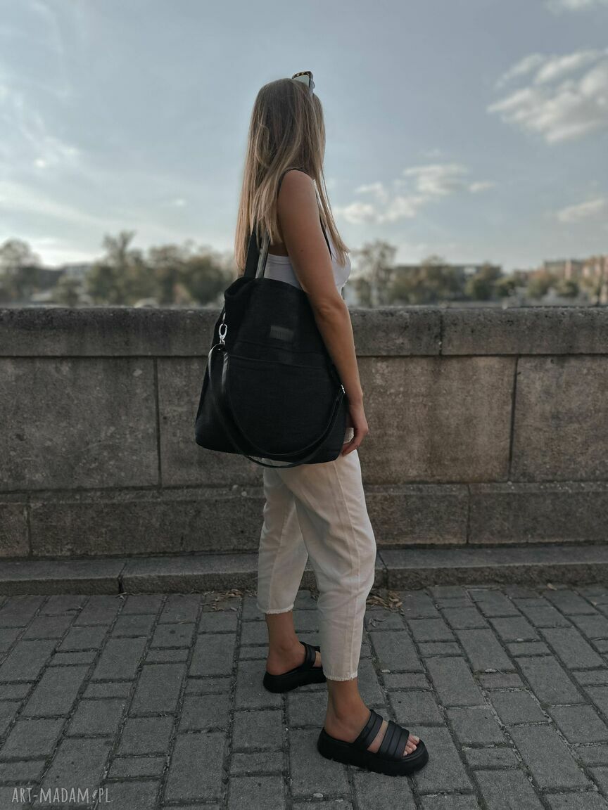 Torebka Boucle Black na zamek - czarna wegańska na ramię (A4)
