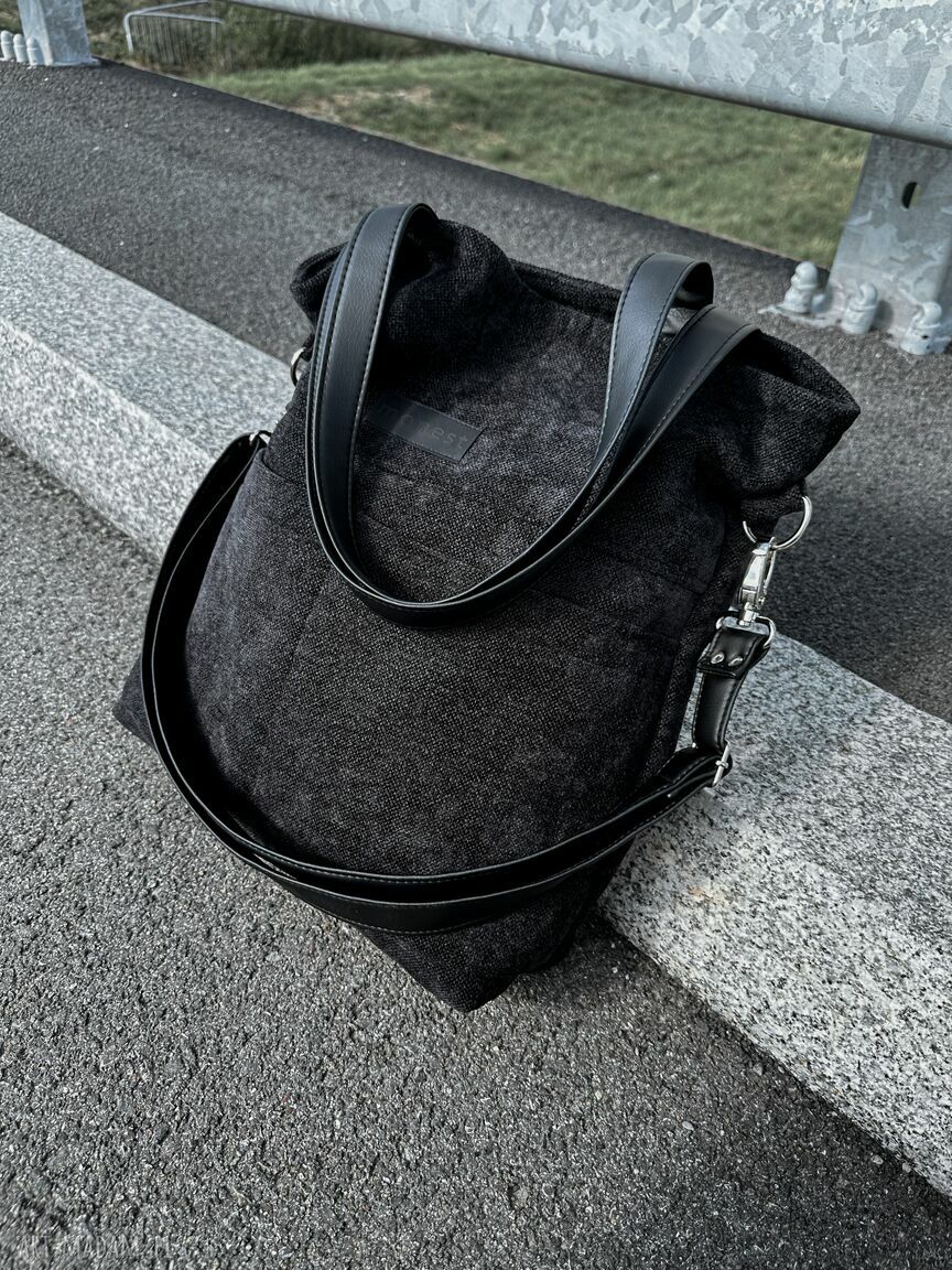 Torebka Boucle Black na zamek - czarna wegańska na ramię (A4)