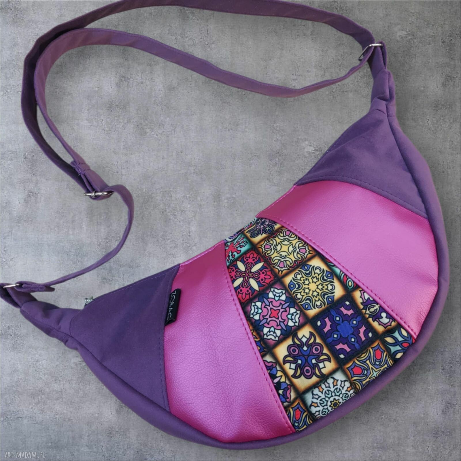 Ręcznie szyta torebka crossbody półksiężyc patchwork - listonoszka na co dzień
