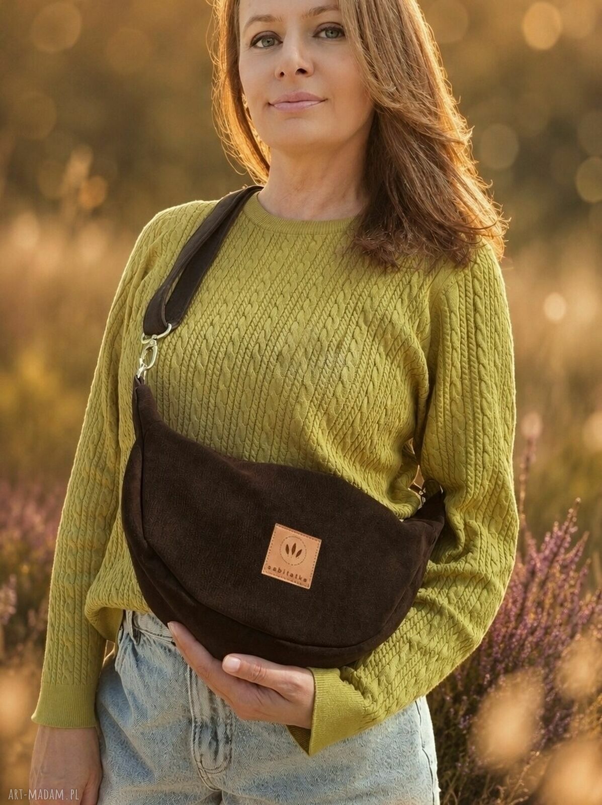 Pojemna torebka crossbody z czekoladowego nubuku