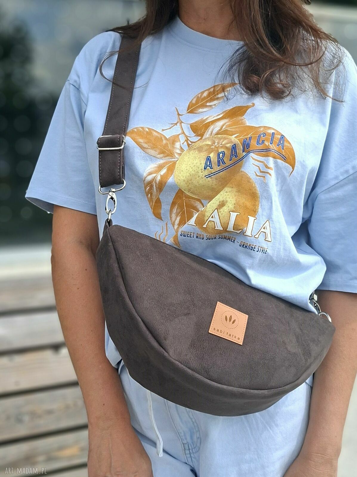 Nerka damska crossbody z czekoladowego nubuku - wodoodporna, ręcznie wykonana