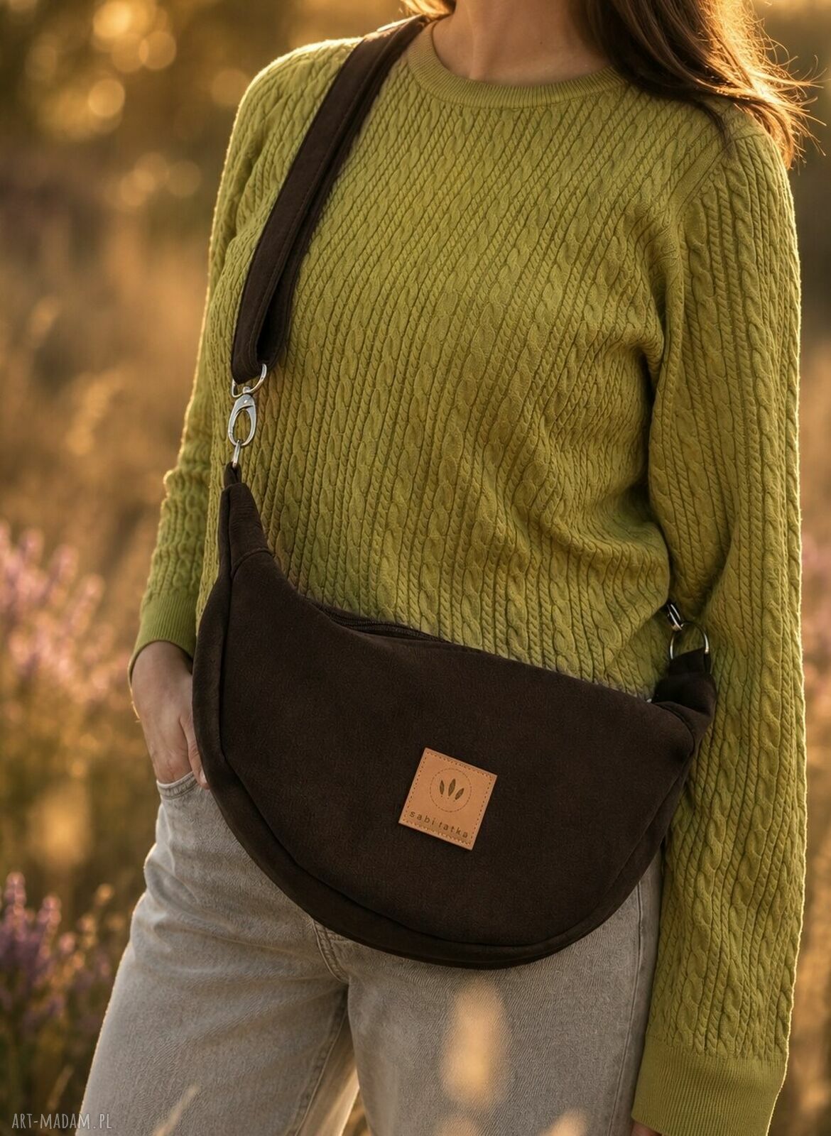 Pojemna torebka crossbody z czekoladowego nubuku