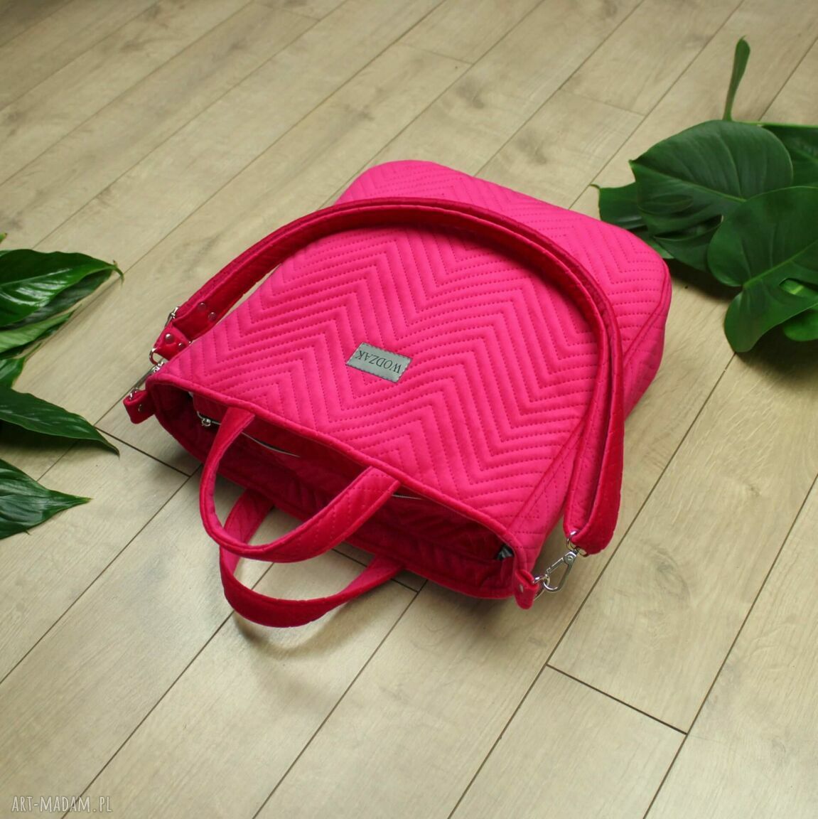 na ramię: Torebka damska Aurora z malinowego weluru Ręcznie wykonane