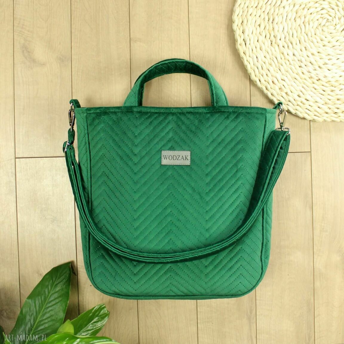 na ramię: Torebka damska Aurora z zielonego weluru Ręcznie wykonane
