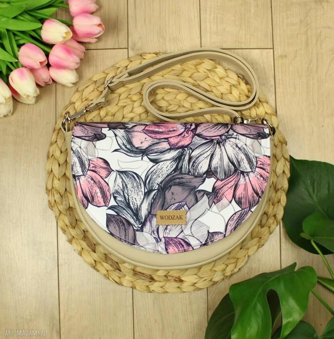 na ramię: Torebka damska Erin beżowa z klapką w magnolie ręczne wykonanie