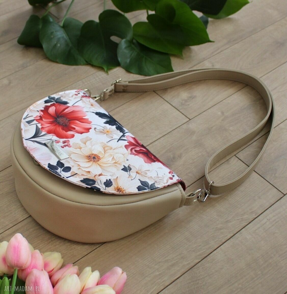 na ramię: Torebka damska Erin beżowa z klapką w maki hand made