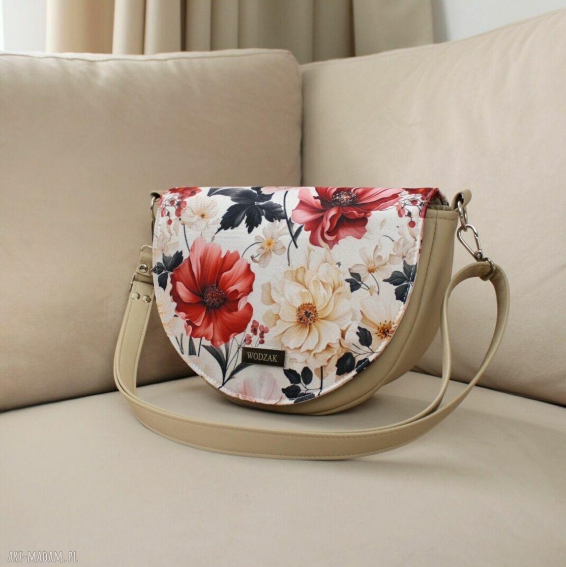 na ramię: Torebka damska Erin beżowa z klapką w maki hand made