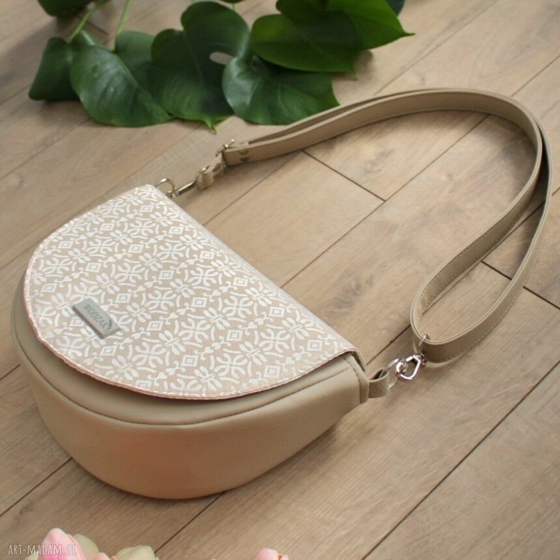 na ramię: Torebka damska Erin beżowa z klapką we wzorki hand made
