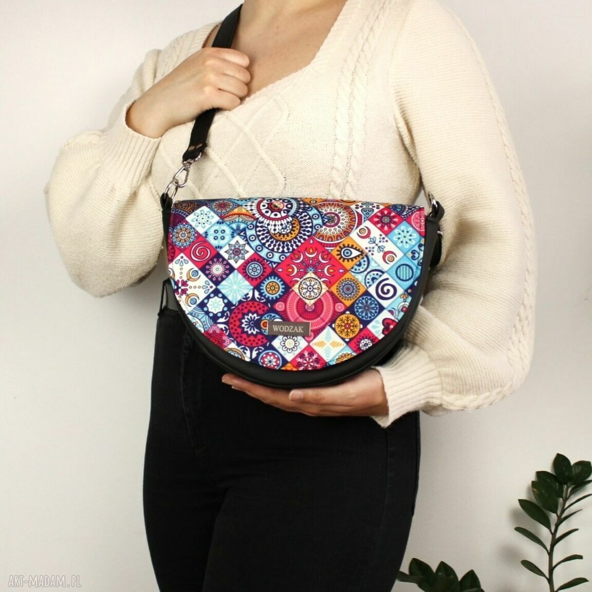 Torebka damska erin czarna klapką kafelki kolorowa ramię