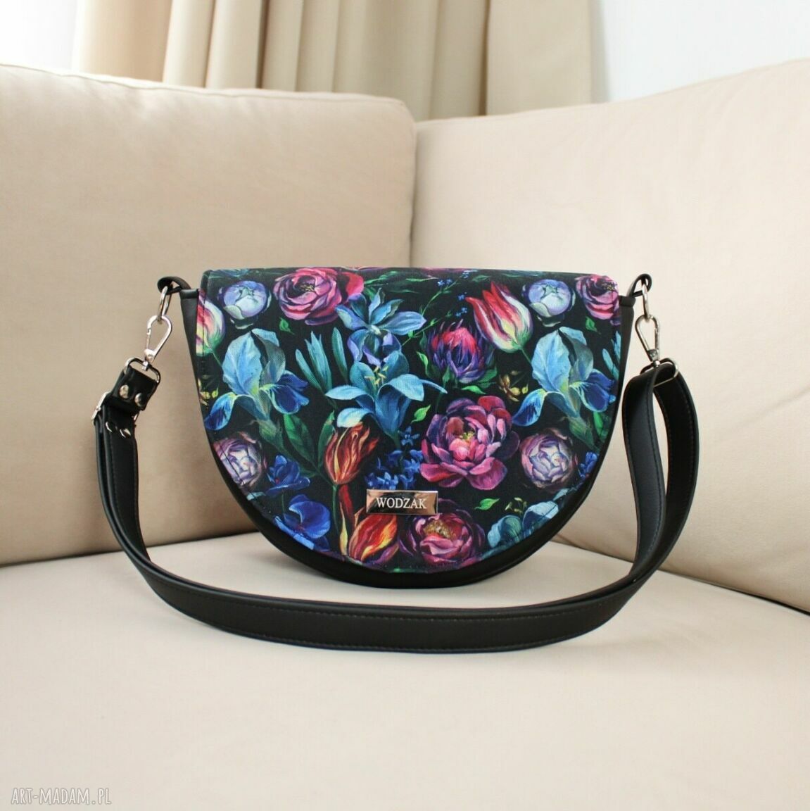 Torebka damska erin czarna klapką malowane kwiaty elegancka ramię