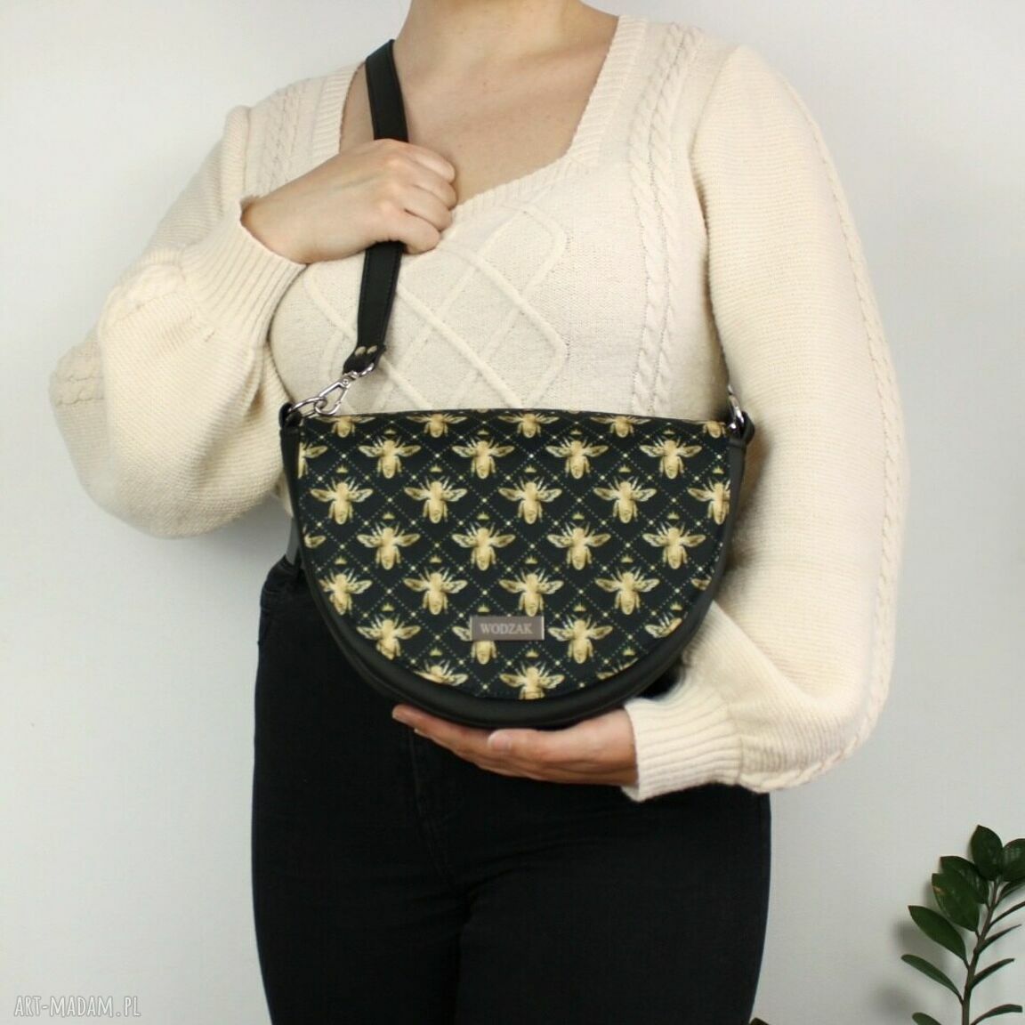Torebka damska erin czarna klapką złote pszczoły elegancka