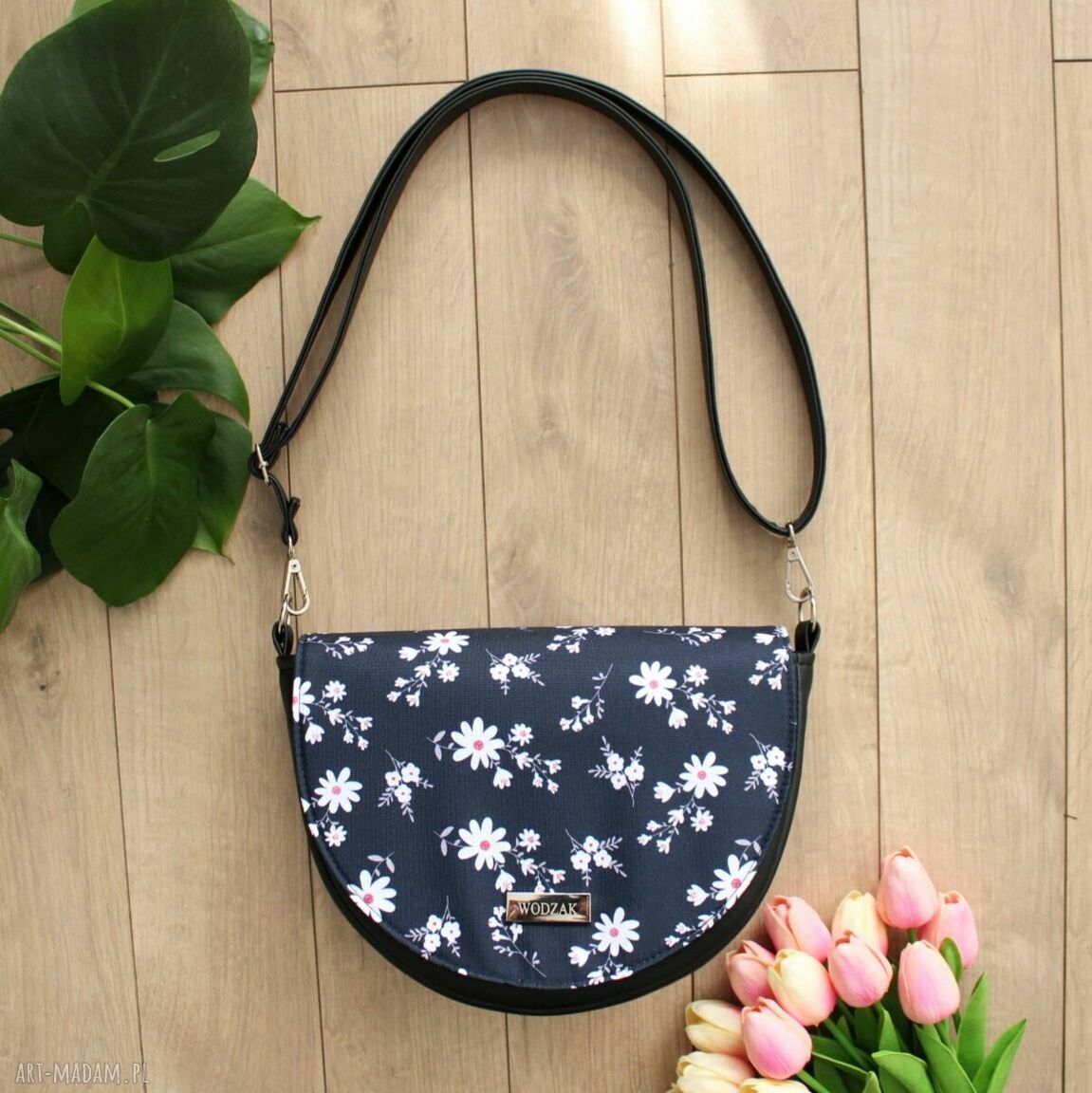 Torebka damska erin klapką kwiatuszki granatowym elegancka kwiaty