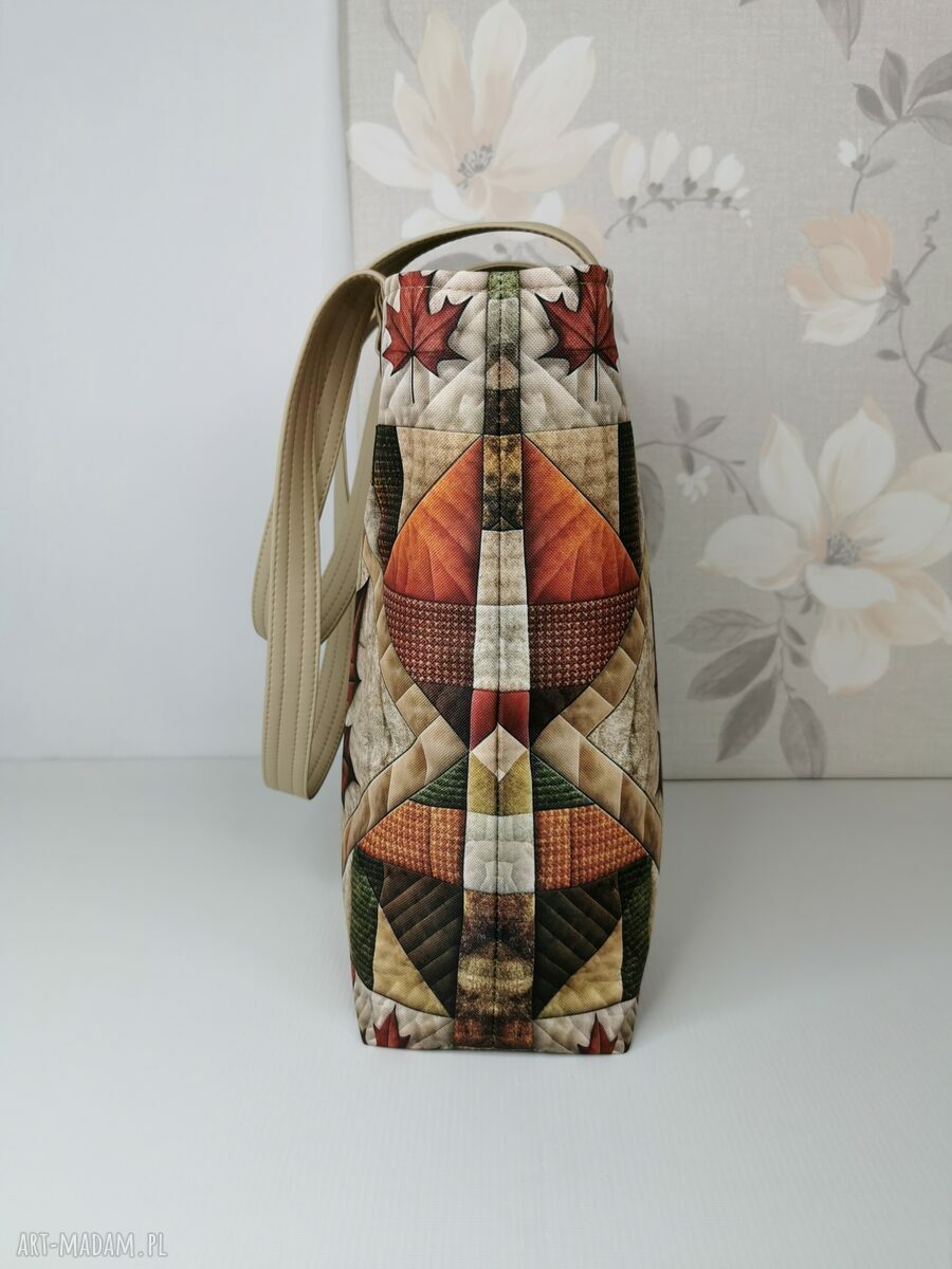 Duża shopper bag na ramię z motywem liścia klonu - zapinana na zamek