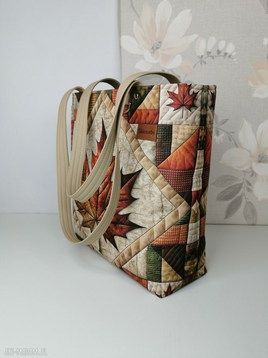 Duża shopper bag na ramię z motywem liścia klonu - zapinana na zamek