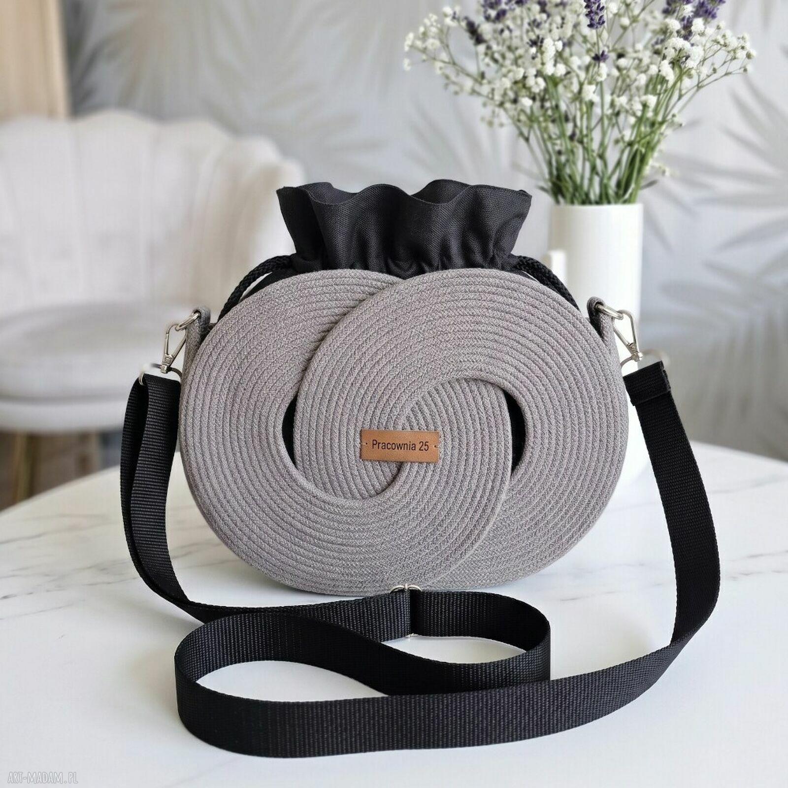 Torebka handmade ze sznurka mokka na ramię