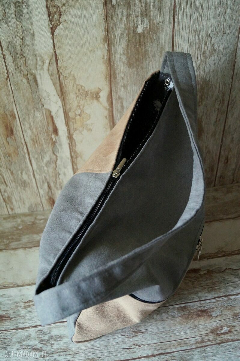 Torebka hobo na ramię z alcantary i pelikanową podszewką